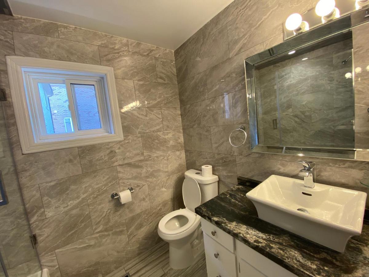 Yonge And Finch Subway !Q Spacious & Quiet Private Bdr With Shared Bathroom トロント エクステリア 写真